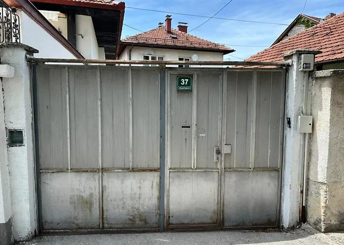 Biser Private Free Parking *